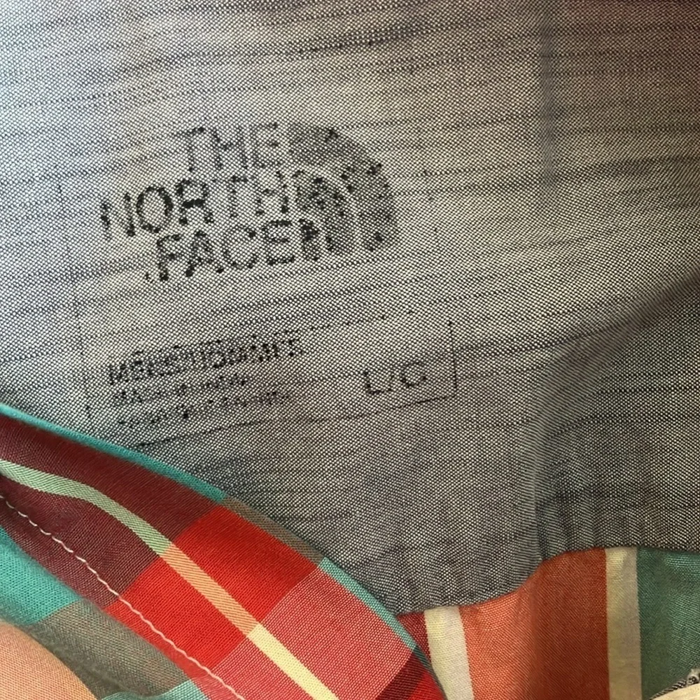 The North Face Short Sleeve Plaid Button Down Shirt  SizeLarge